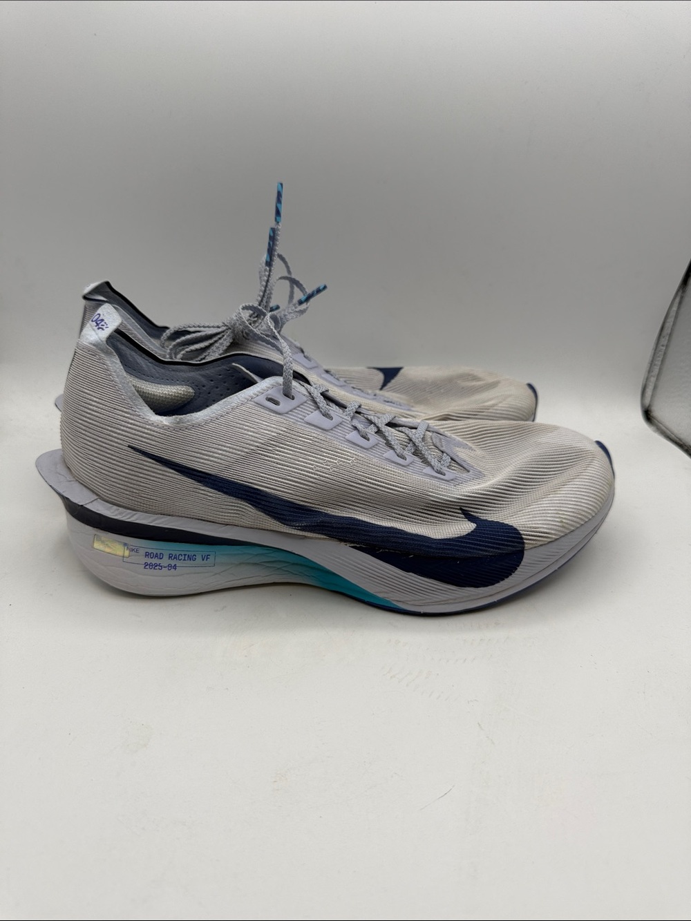Nike Vaporfly 4 Men’s 9 Running Shoes - White with Navy and Teal Accents s11